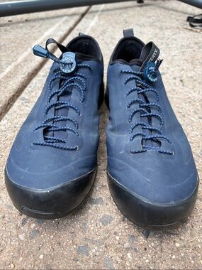 ARC'TERYX - Men’s Size 10 Konseal LT Rubber-Timmed Mesh Hiking Sneakers - Blue